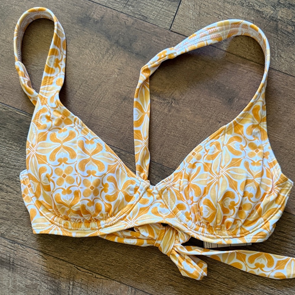 NWT Shade & Shore bikini top orange and white design